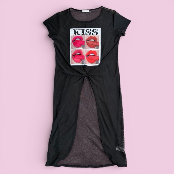 Tops - Black Graphic T-Shirt Dress with Lip Print